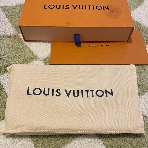 LOUIS VUITTON MONOGRAM FELICIE POCHETTE - Picture 4 of 6